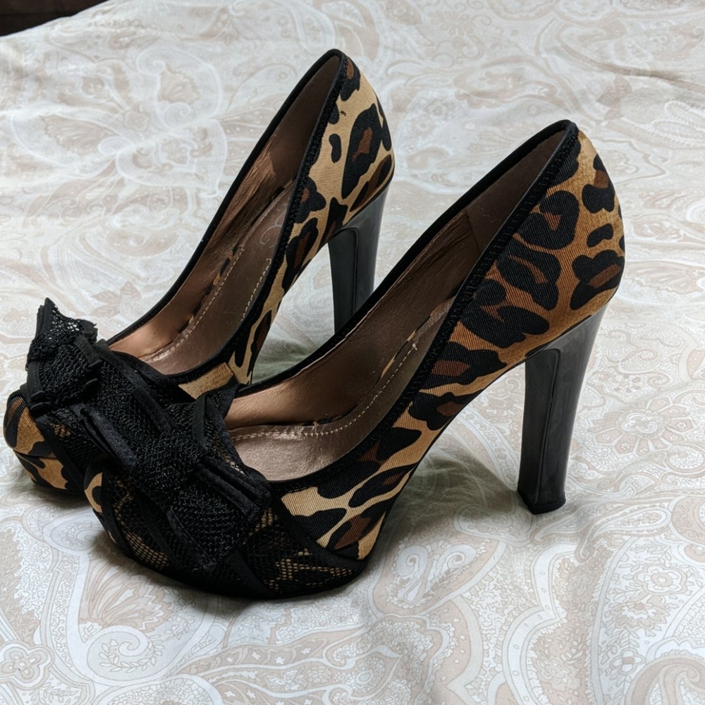 BCBG Paris leopard print pumps - Picture 2 of 5